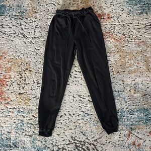 Women’s Lululemon Joggers in Black Size 4